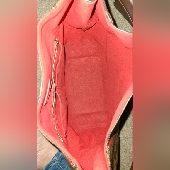 Authentic Louis Vuitton Caissa Hobo - Picture 9 of 13